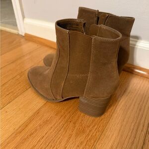 Universal Thread Tan Heeled Boots